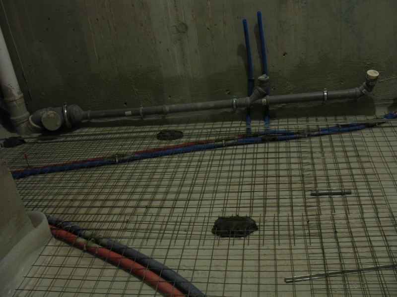 разводка водопопроводных труб по полу