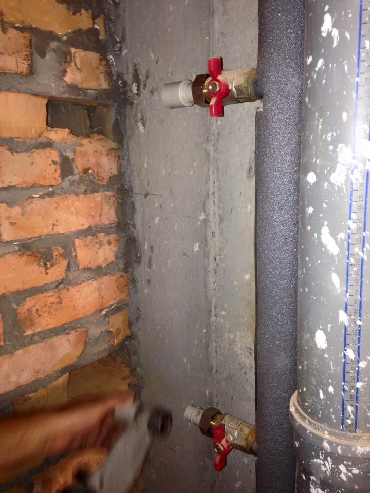 соединение пластиковой трубы с железной