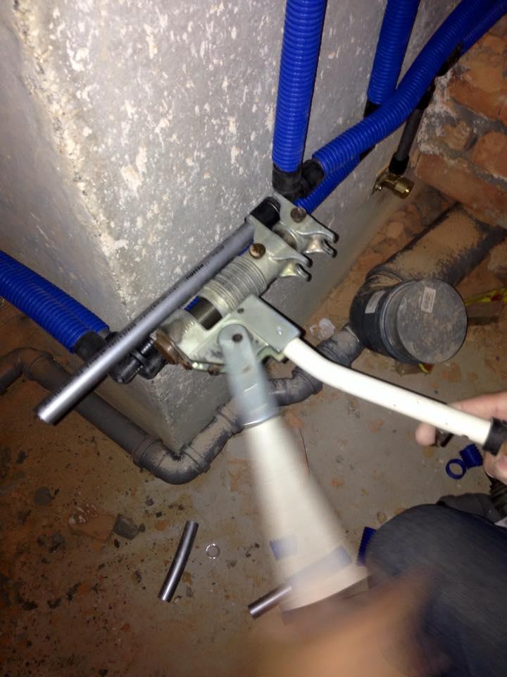 запресовка металлопластиковых труб